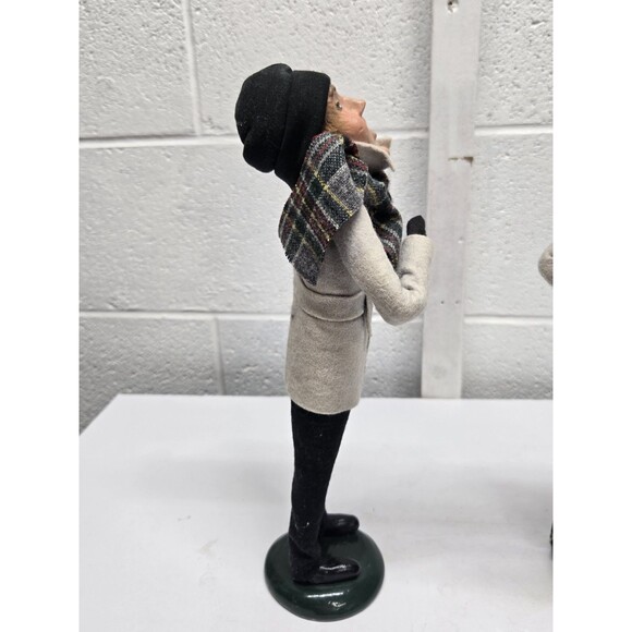 Byers Choice Retired 1988 Woman Caroler DATED/SIGNED Man for free - Picture 10 of 13